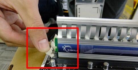 Win10開機后顯示器無信號怎么辦？