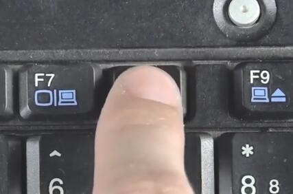 Win10分辨率太高導致黑屏怎么解決？