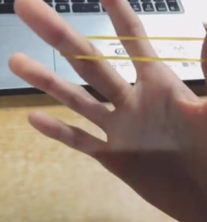 抖音橡皮筋在手上轉圈怎么操作的？抖音橡皮筋在手上轉圈攻略介紹！