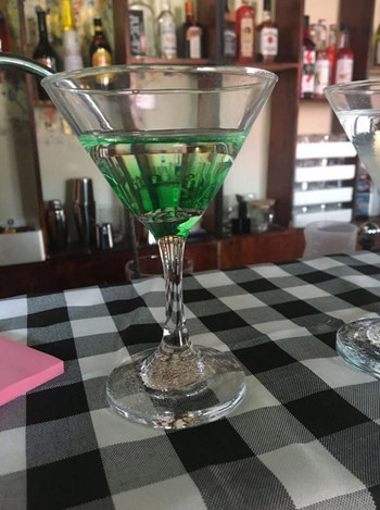 抖音敬自己六瓶酒圖片有哪些 敬六杯酒圖片分享